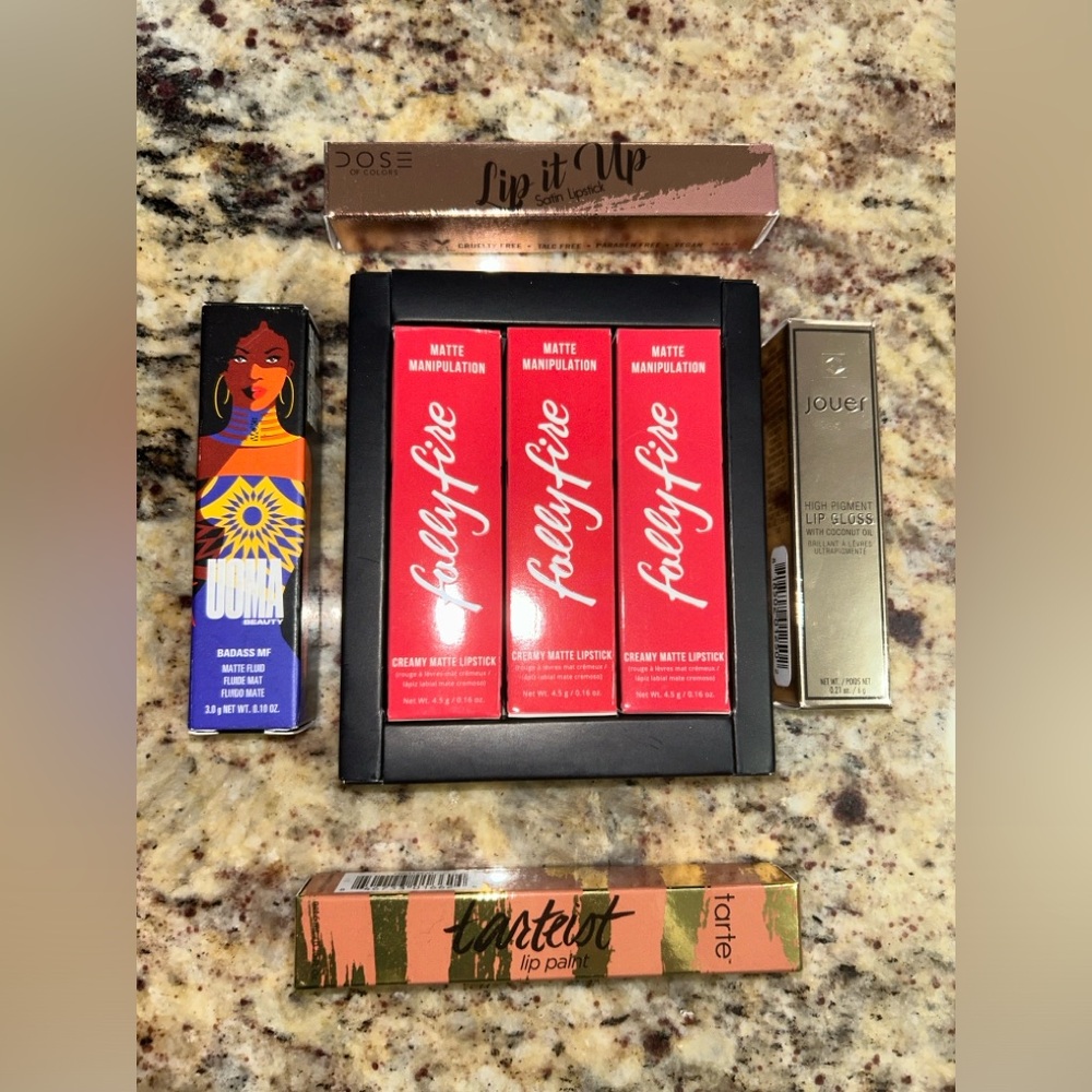 HOT LIP BUNDLE!!!! 7 different lip shades!!